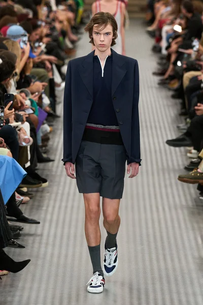 Look 26